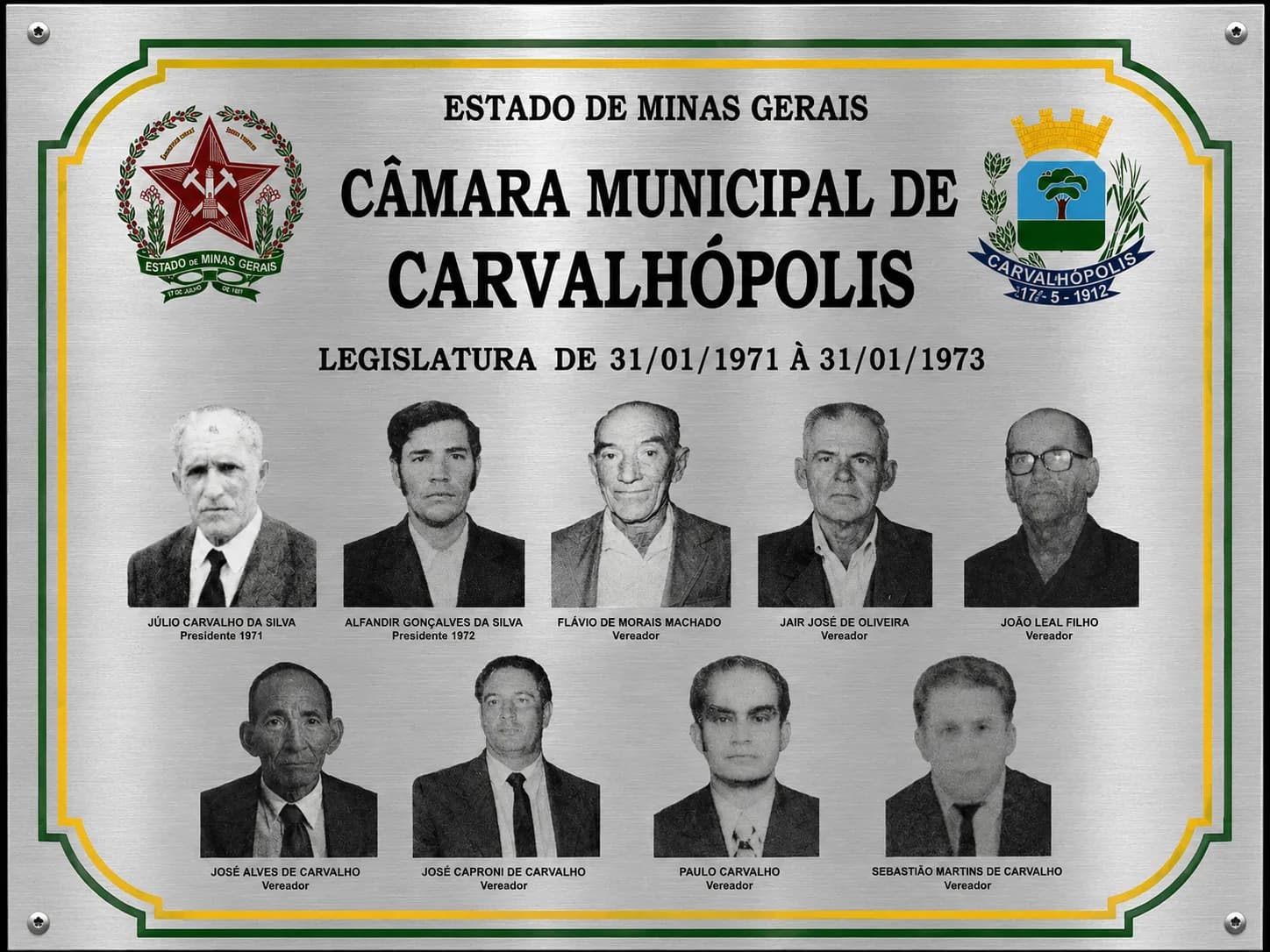 Placa da legislatura 1971–1973, com os retratos e os nomes dos vereadores