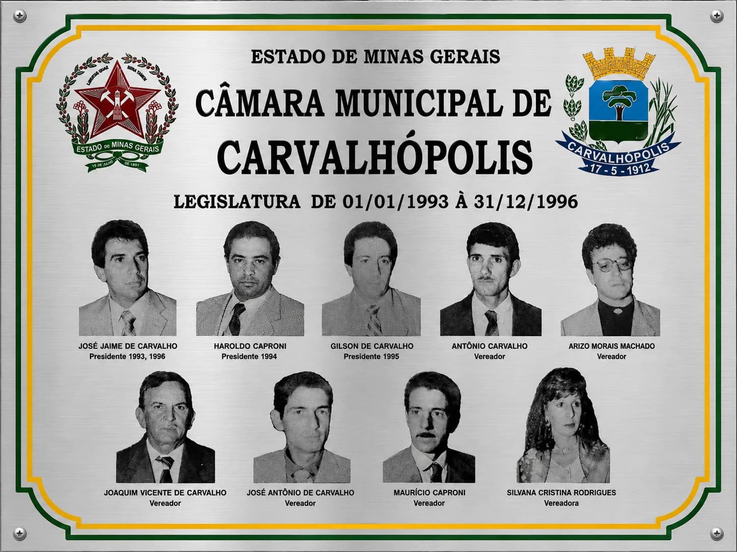 Placa da legislatura 1993–1996, com os retratos e os nomes dos vereadores